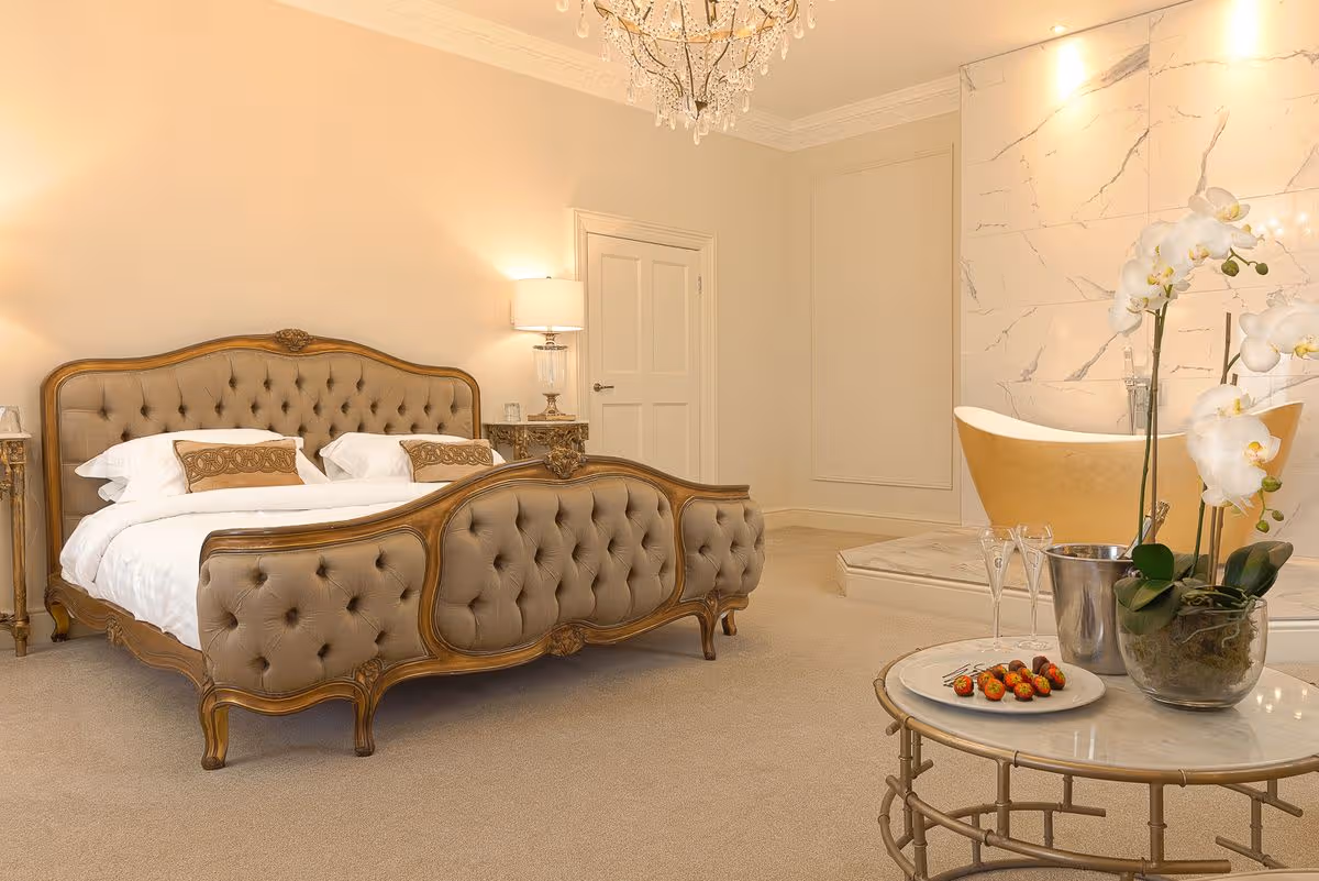 Best Luxury Suites for Corporate Hosting: A Strategic Guide for Professionals