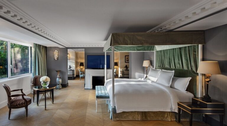 How to Manage Luxury Suites Service Complaints: A Strategic Guide for Leadership