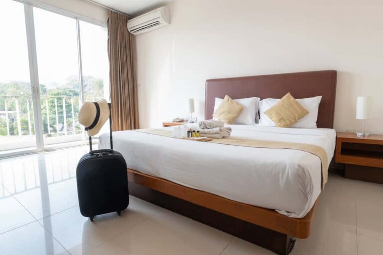 How to Plan Luxury Suites Stays on a Budget: A Master Guide