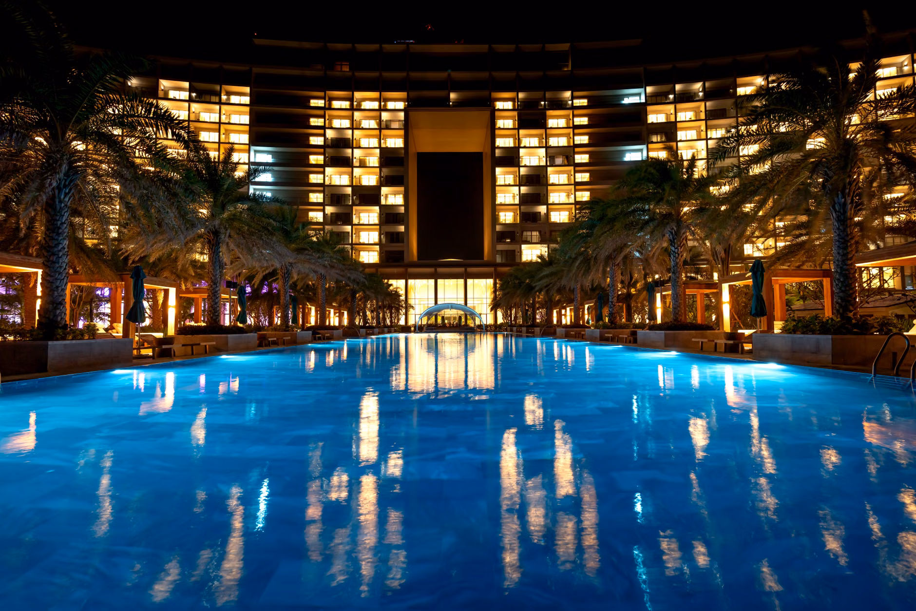 How to Reduce Luxury Suites Upgrade Fees: A Strategic Guide for Elite Procurement